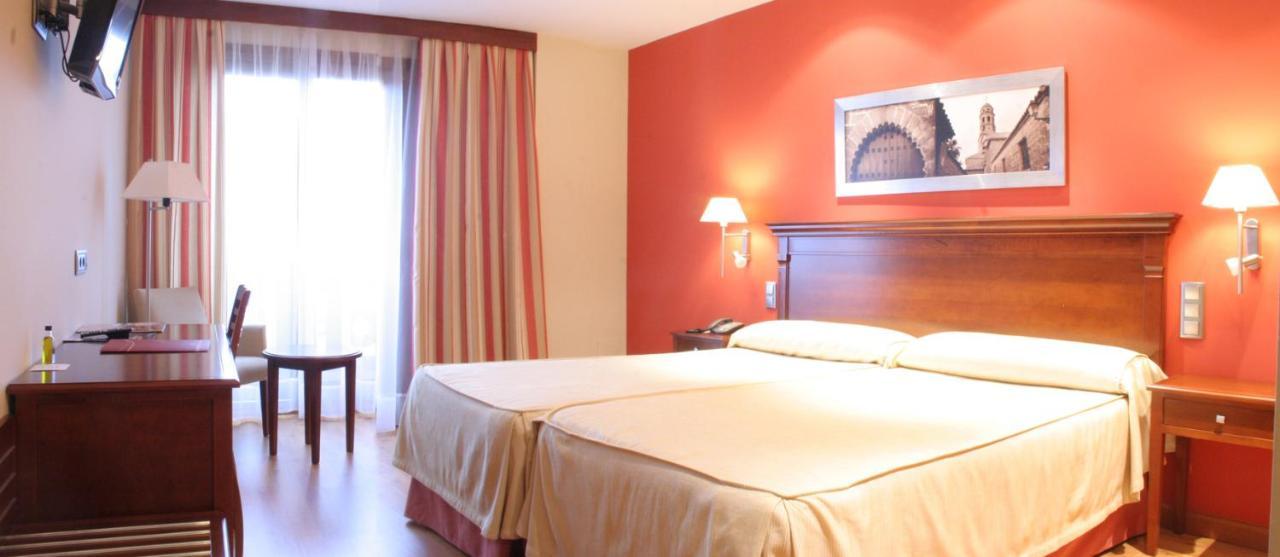 Hotel Campos De Баэса Экстерьер фото